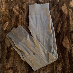 Lulu Cropped Gray Leggings